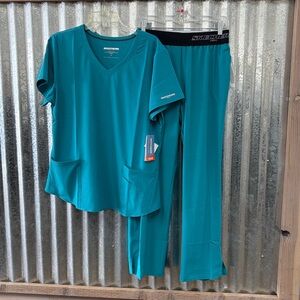 Women’s Scrub Set-Teal-XL top/XL Petite Length Pant